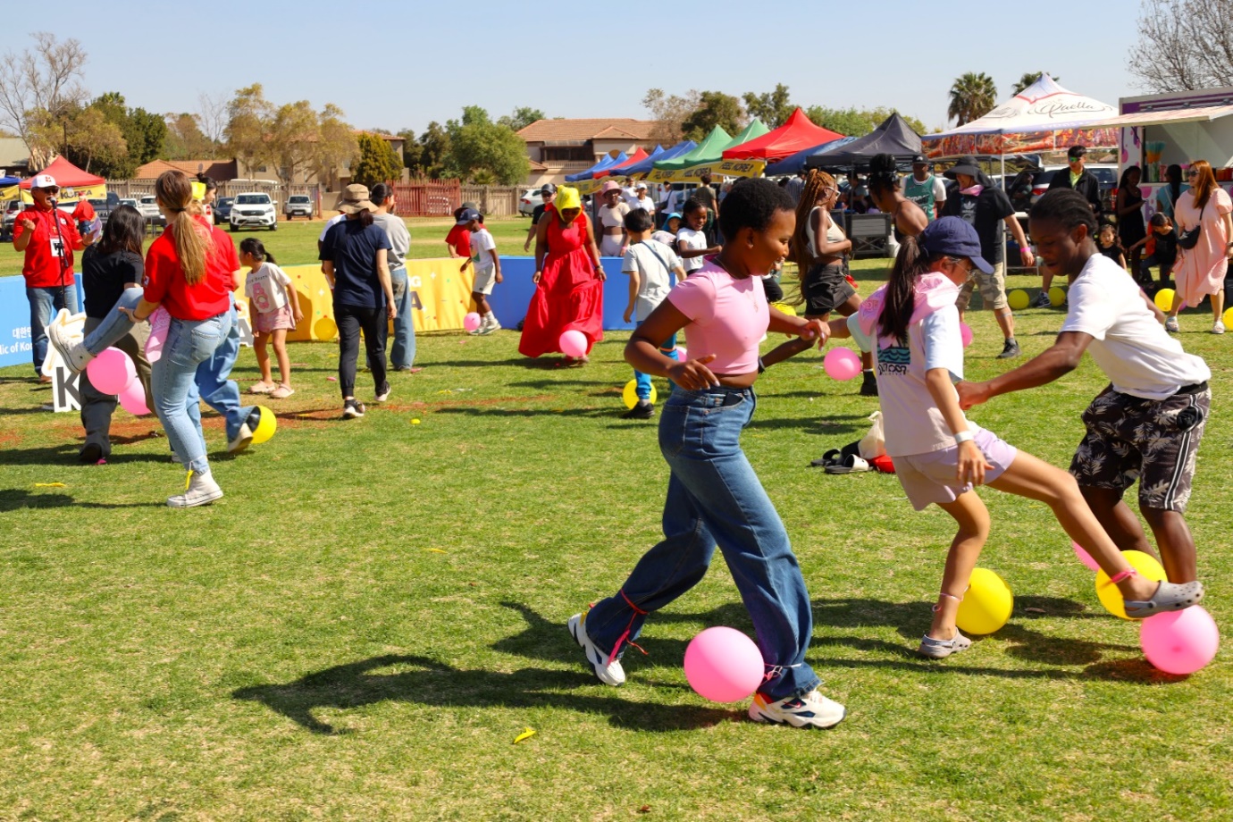 A group of people playing with balloons

Description automatically generated