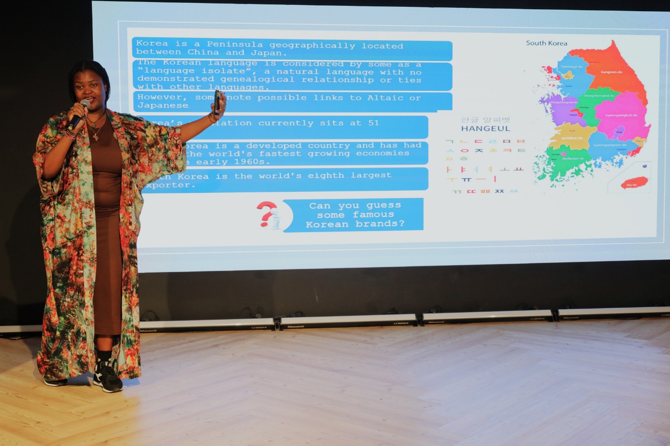 A person standing in front of a large screen

AI-generated content may be incorrect.