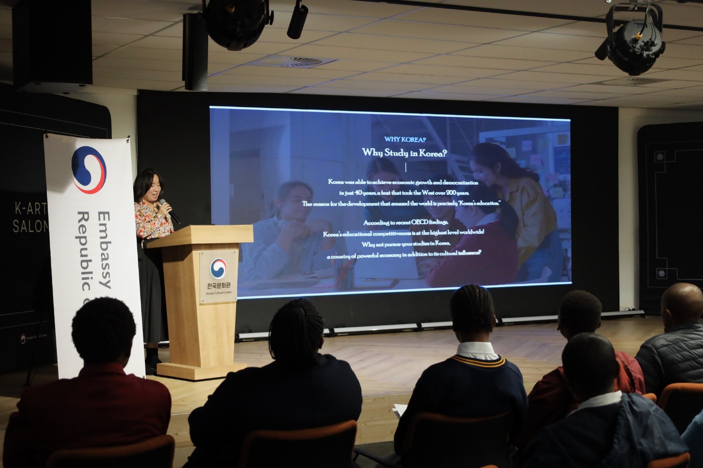 A person standing at podium giving a presentation

AI-generated content may be incorrect.