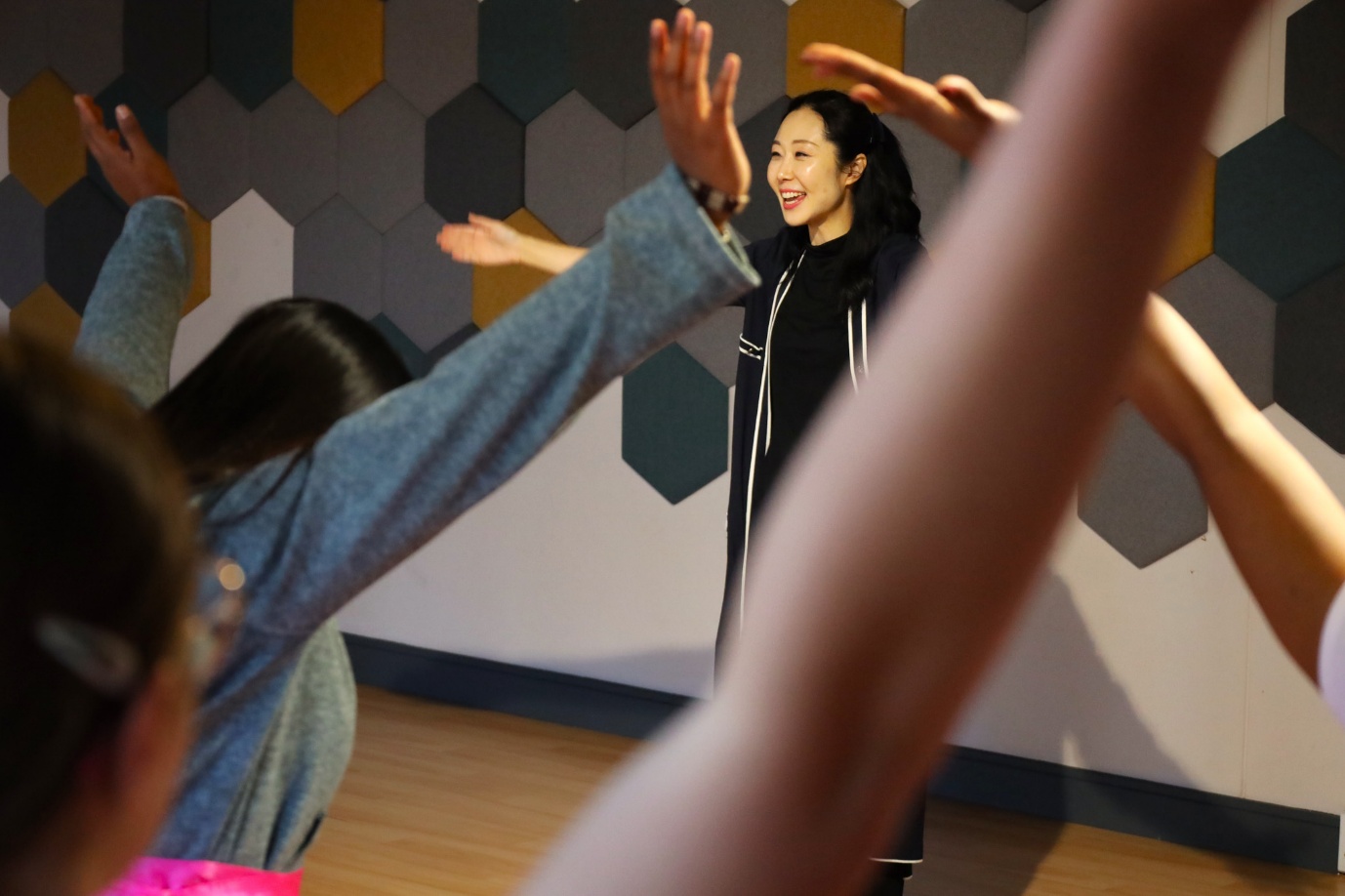 선과 색의 조화…남아공에서 부채춤으로 한국 전통미를 전하다