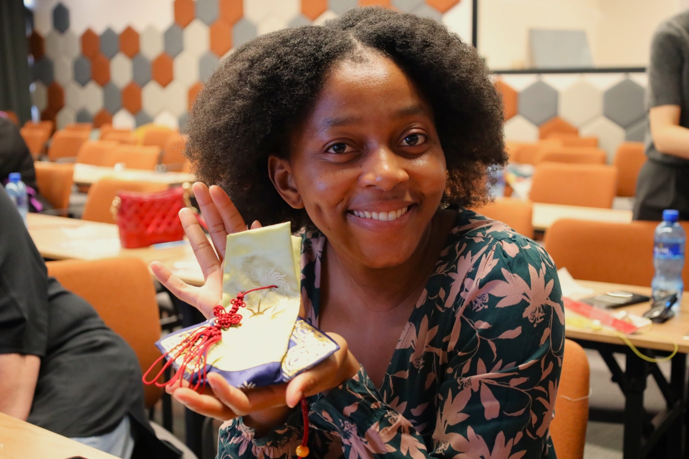 A person holding a small gift
AI-generated content may be incorrect.