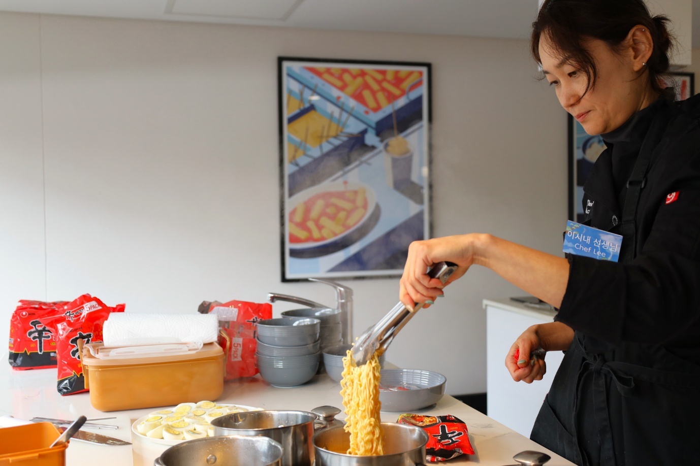 A person cooking in a kitchen

AI-generated content may be incorrect.