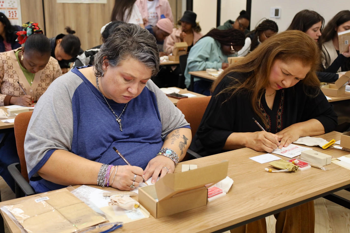 A person writing on a paper

AI-generated content may be incorrect.