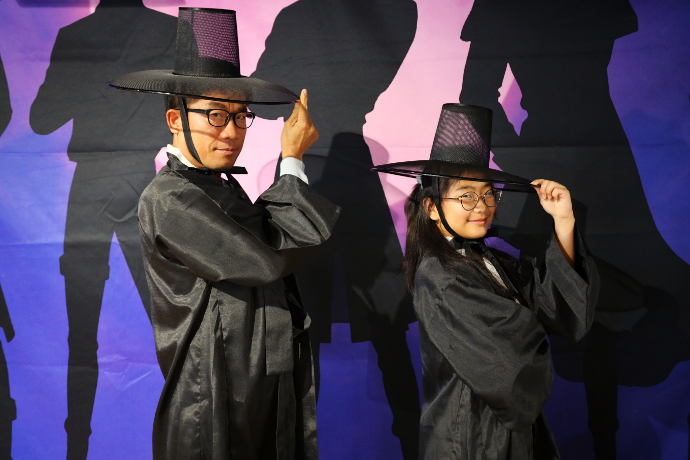 A person and person wearing hats

AI-generated content may be incorrect.