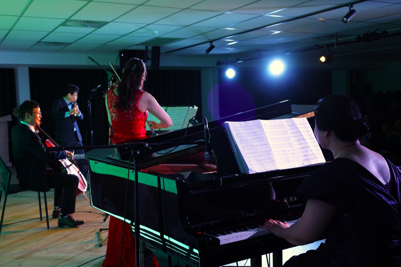 A group of people playing piano

AI-generated content may be incorrect.