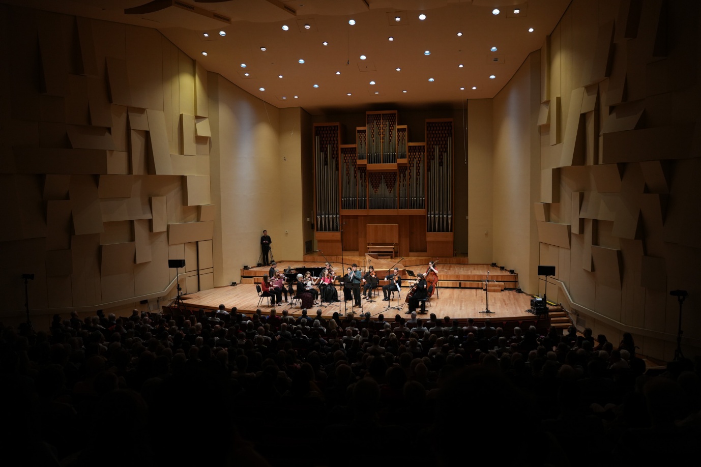 A group of people on a stage

AI-generated content may be incorrect.