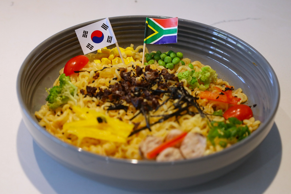 한국 라면에 더해진 남아공의 맛…주남아공한국문화원 K-누들 요리대회 개최
