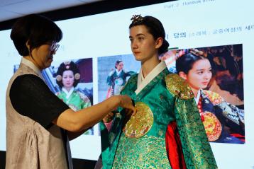  주남아공한국문화원, 한복과 공예로 전한 한국 전통의 정수