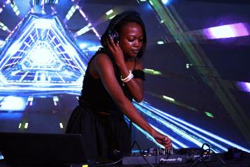  K-팝 DJ 공연으로 뜨거워진 점심시간…주남아공한국문화원 ‘런치 아워 퍼포먼스’ 특별 무대 선보여
